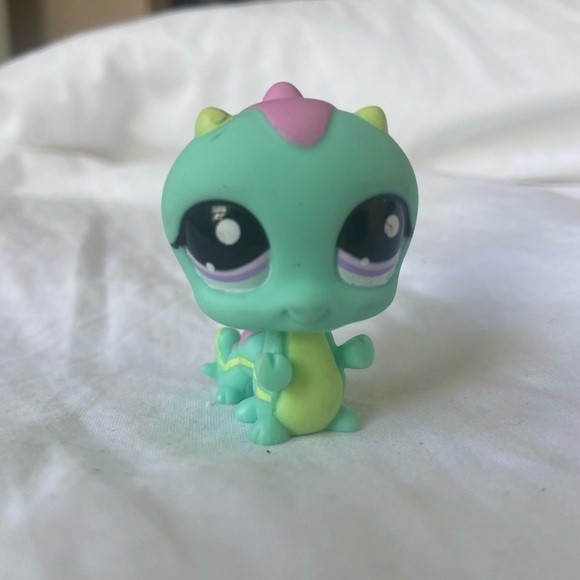Littlest Pet Shop #1945 Caterpillar - Picture 9 of 12